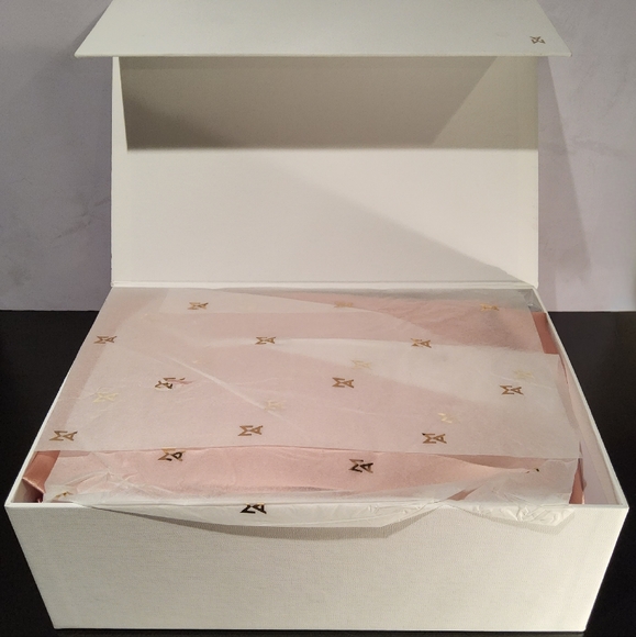 Amina Muaddi Pumps, sz 10/40, NEW IN BOX